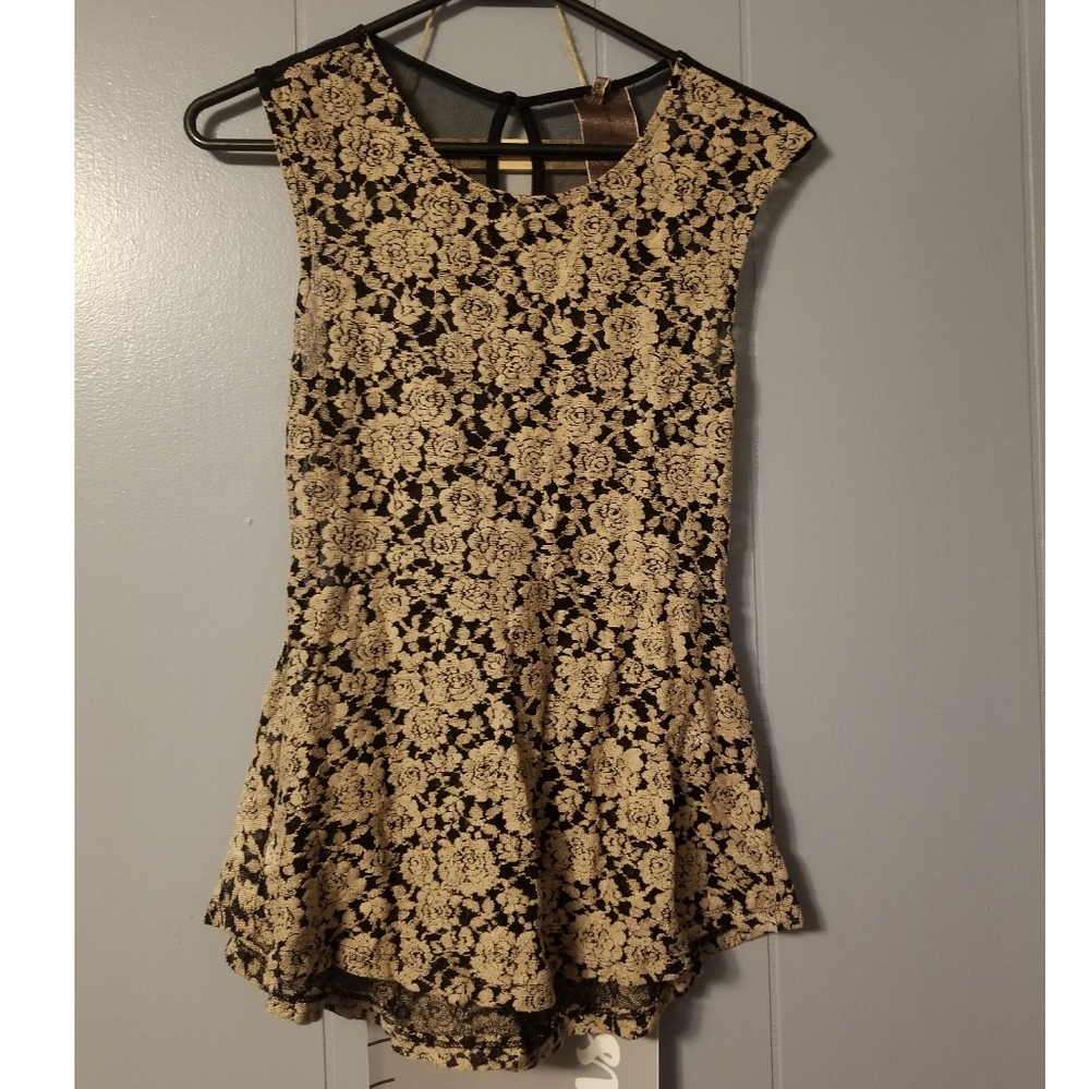 Moon Collection sheer sleeveless top size small